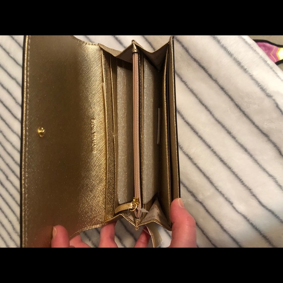 Michael Kors Jet Set Travel Tote and wallet NWT - Picture 9 of 11